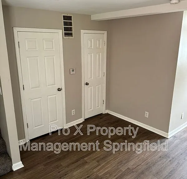 2929 E University St #6 — Photo 3