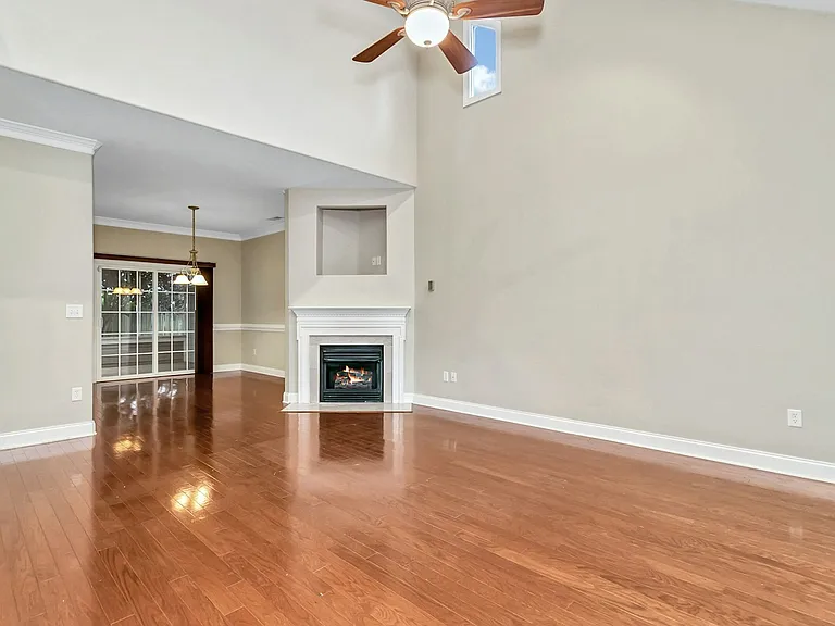 857 W Pointe Dr — Photo 7