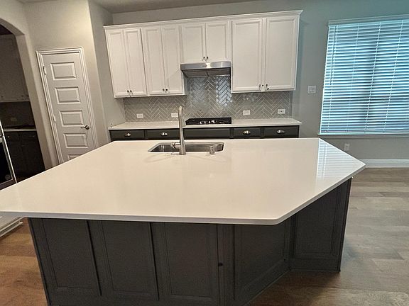 5th image of 1708 Elise Ln
