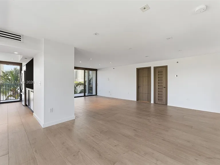 801 N Venetian Dr #308 — Photo 3