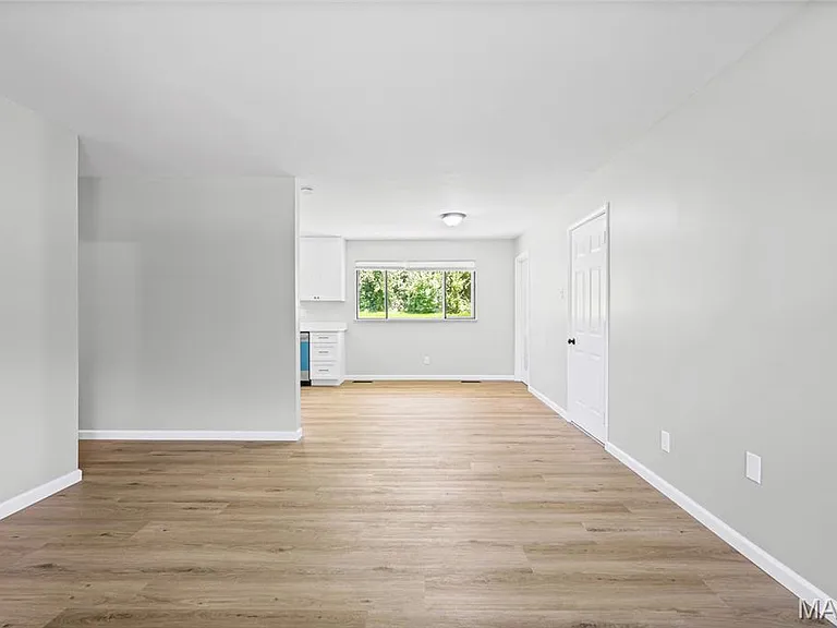 404 Spring Meadows Dr — Photo 9