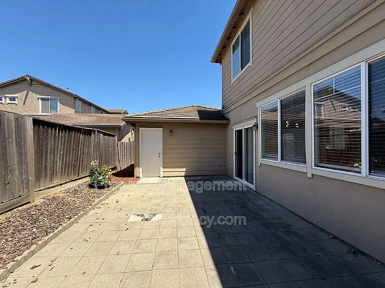 1552 Bailey Dr — Photo 13