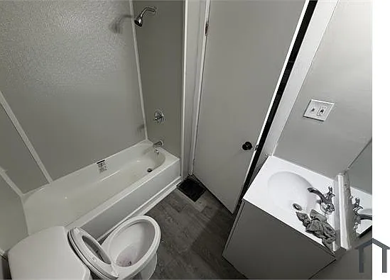 5 bed, $1,600 — Photo 4