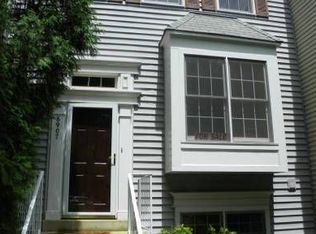 6907 Compton Ln, Centreville, VA 20121
