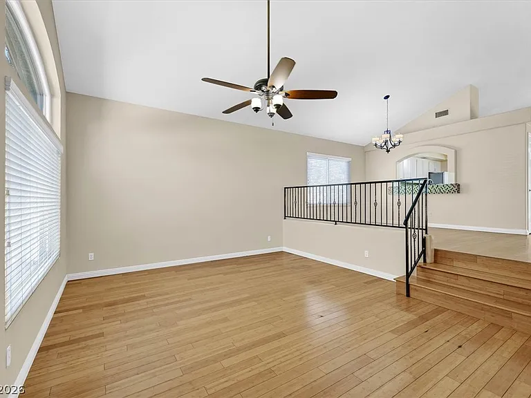 287 Helmsdale Dr — Photo 3
