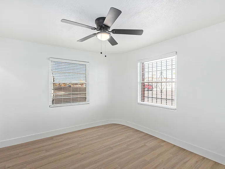 498 N Arizona Ave #5 — Photo 15