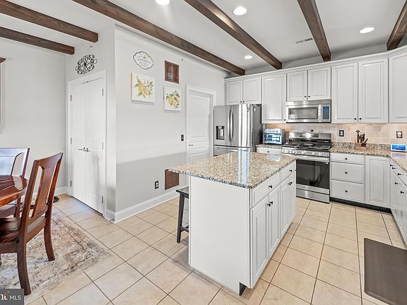 4th image of 432 Hallman Ct