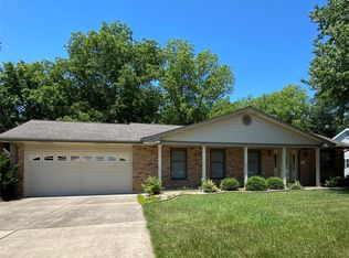 923 Devonshire Ln, Saint Charles, MO