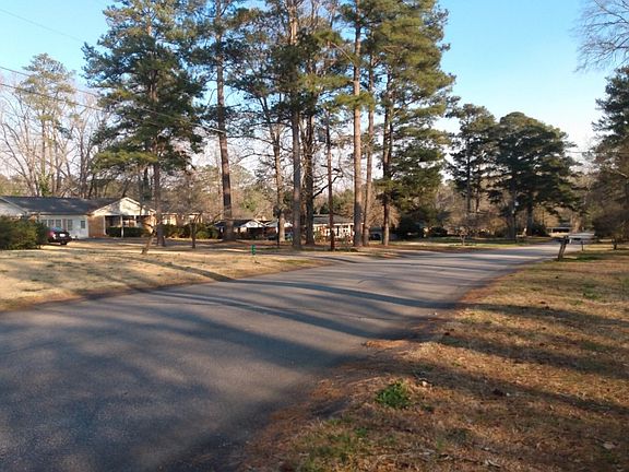 4th image of 208 Evergreen Dr