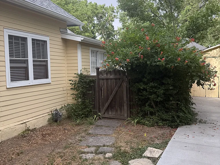 314 S Sherwood St — Photo 43