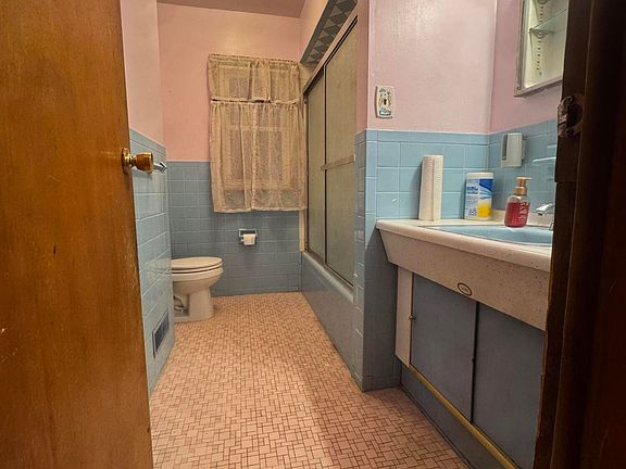 5th image of 573 Richmond Rd