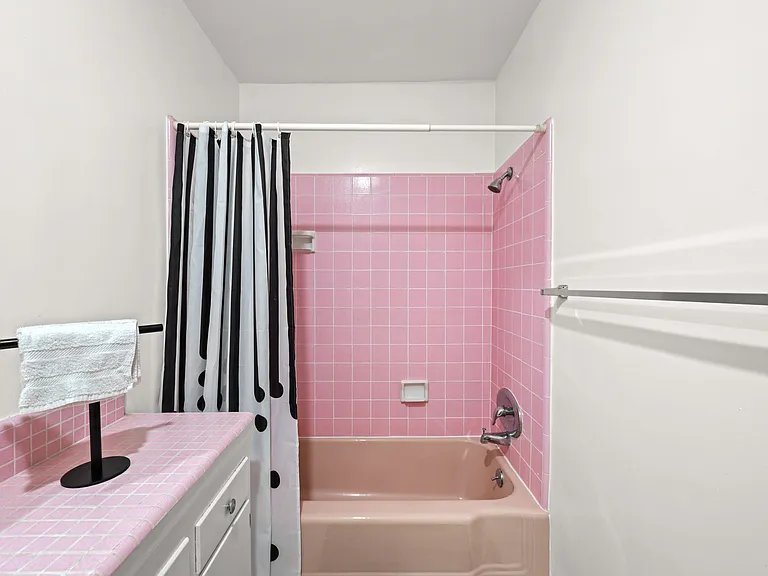 801 E 1st St #1 — Photo 24