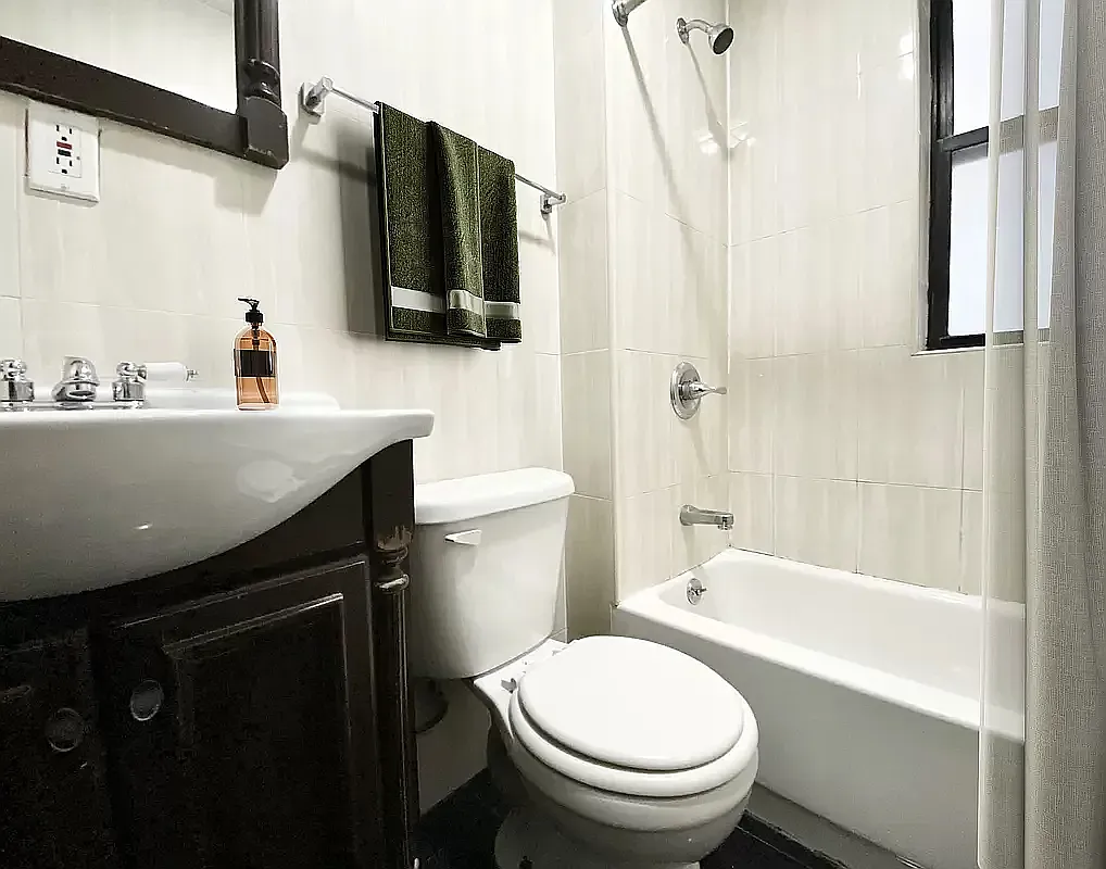 367 Edgecomb Avenue — Photo 3