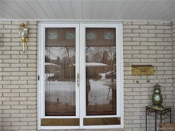 3rd image of 8764 Alwardt Dr