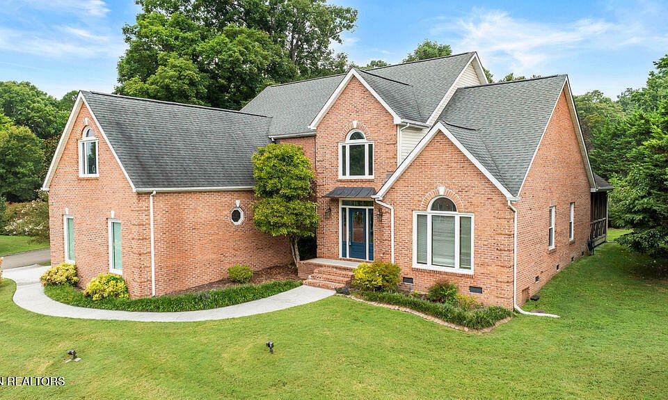 1st image of 5000 Palace Ln