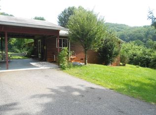 90 Jim Deal Rd, Franklin, NC 28734