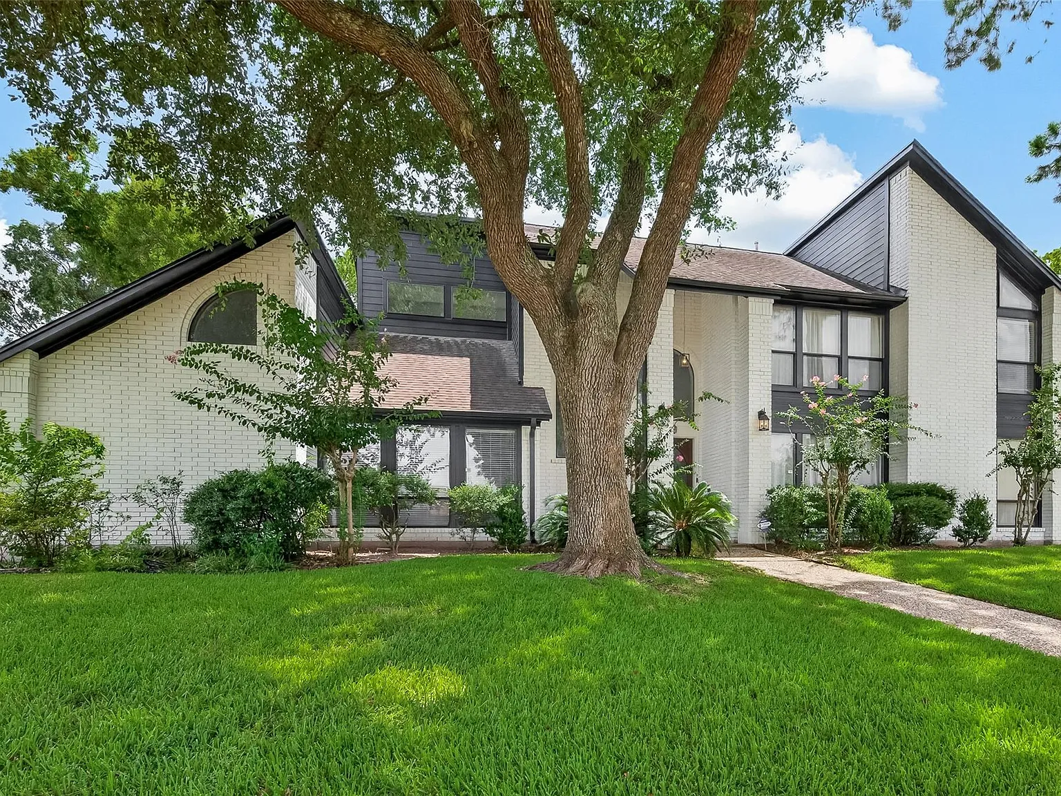 4 bed, 4.0 bath, 3438 sqft, $5,000 — Photo 3