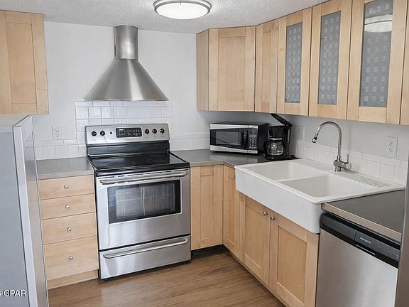 3rd image of 101 Old Ferry Rd Unit 4C