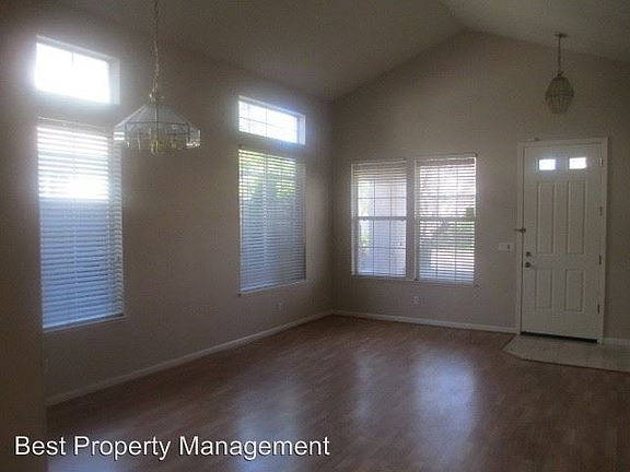 5th image of 120 Cascades Cir