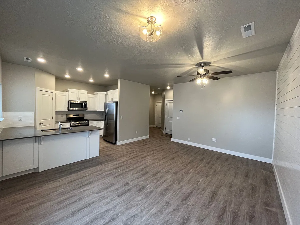 Building Photo - 3043 N 175 E