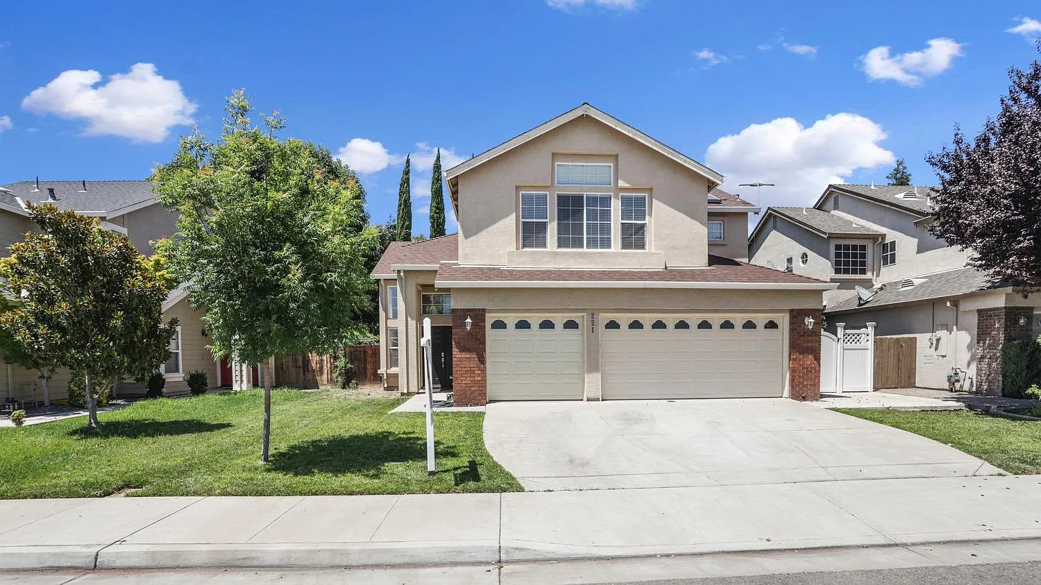 221 De Bord Dr photo 1
