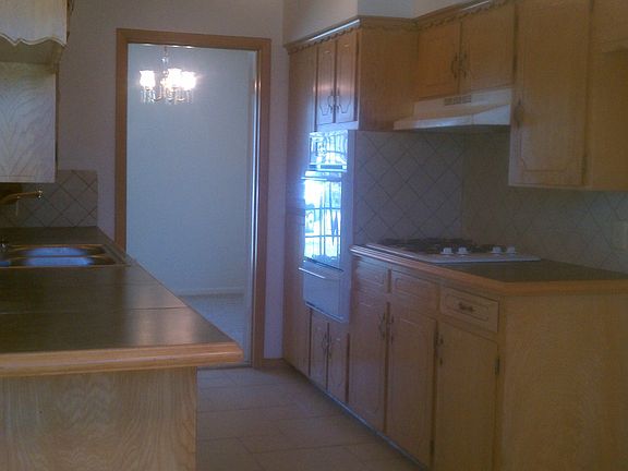 5th image of 610 Dennis Dr