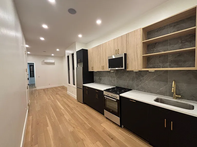 50 Grace St #3RR — Photo 1