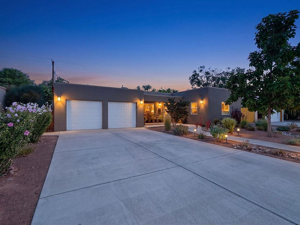 1st image of 328 Fontana Pl NE