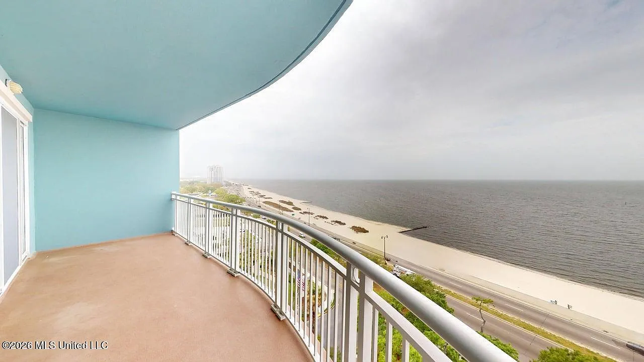 2 bed, 2.0 bath, 1279 sqft, $2,895 — Photo 2