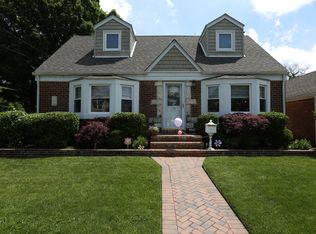 170 Euclid Ave, Massapequa, NY 11758