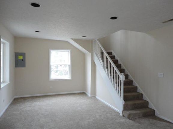 4th image of 806 E Lake St