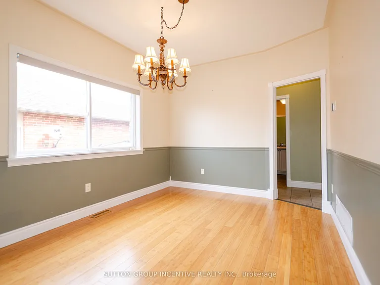 38 Harwood Dr #UPPER — Photo 9
