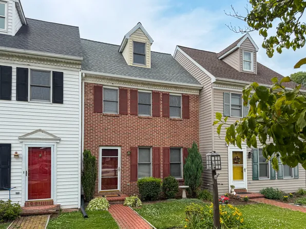28 Pheasant Ln, Lititz, PA 17543