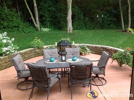 Colored concrete patio with sitting wall
