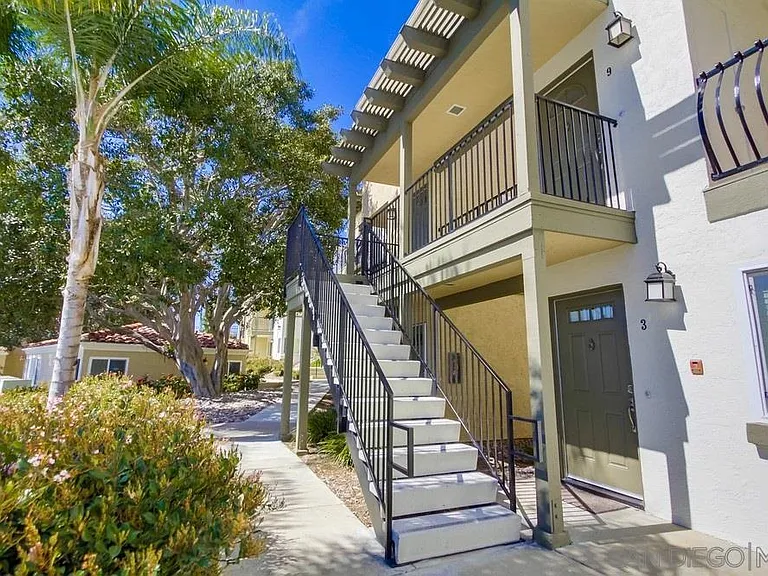 Enter from the 2nd floor. The townhome is located on the 2nd and 3rd (top) floor with no one above you.