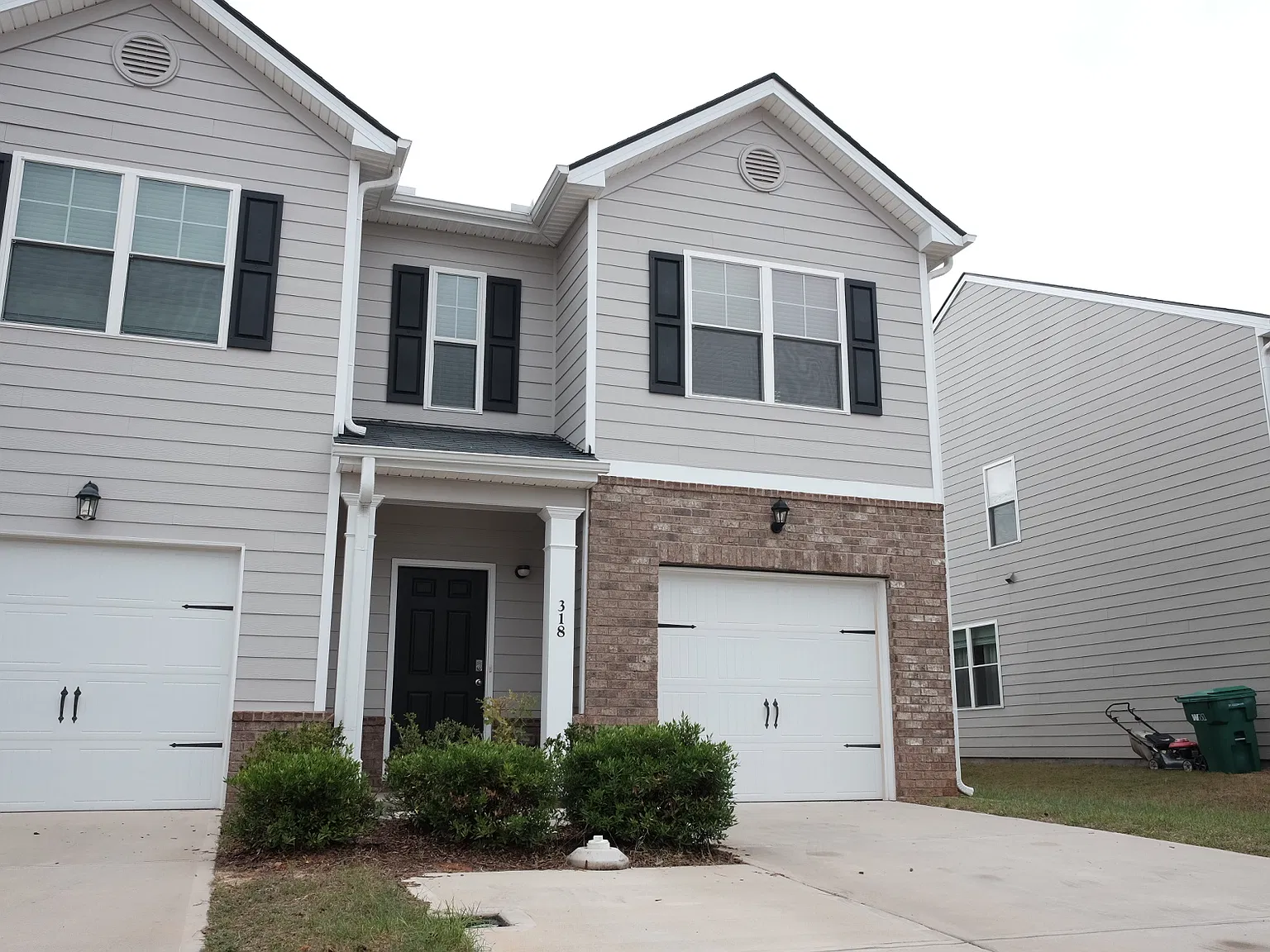 3 bed, 2.5 bath, 1435 sqft, $1,895 — Photo 1