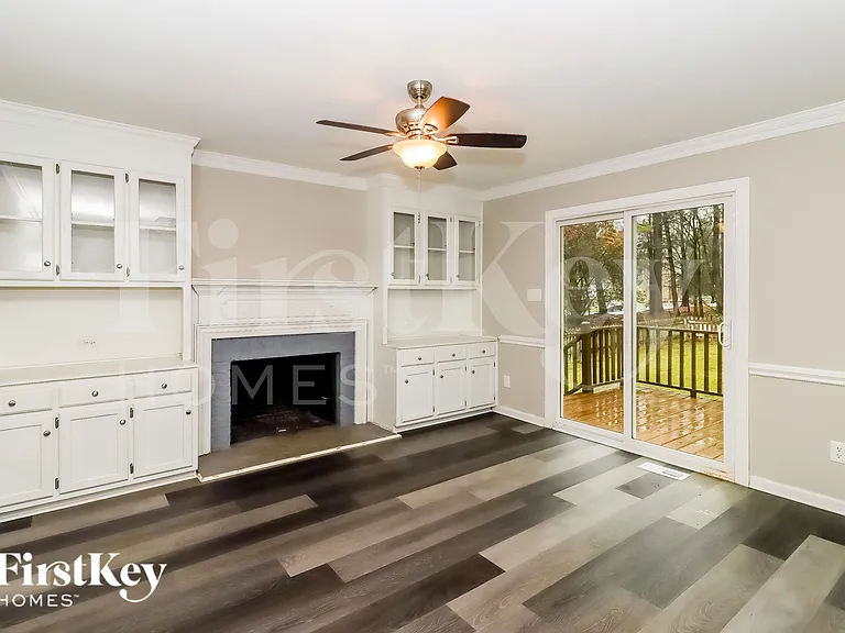 687 Crab Tree Ct SW — Photo 4
