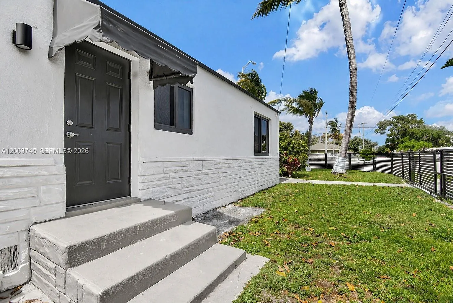 3 bed, 2.0 bath, 1300 sqft, $2,800 — Photo 1