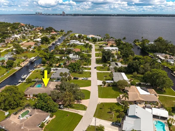 1860 Marina Cir, North Fort Myers, FL 33903