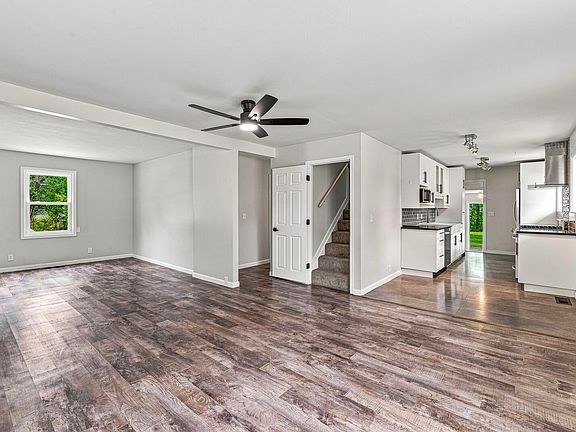 5th image of 554 Ivy Ct