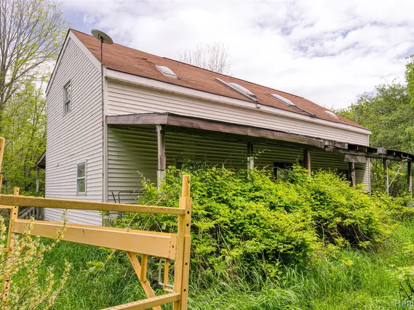 2626 Bullock Rd, Lapeer, MI 48446