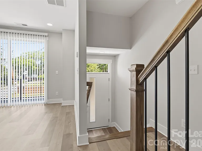 371 S Bruns Ave — Photo 5