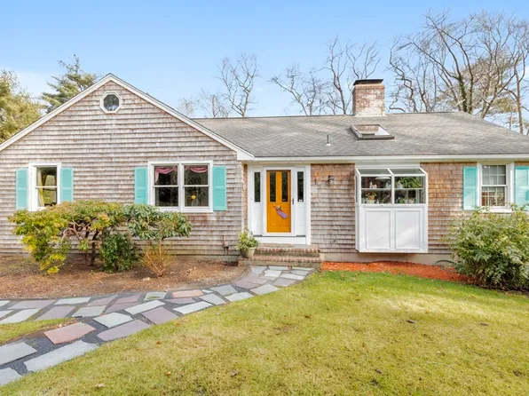 30 Pheasant Hill Dr, Scituate, MA 02066