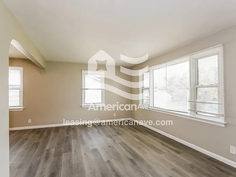 1454612_003_living_room_13909199.jpg