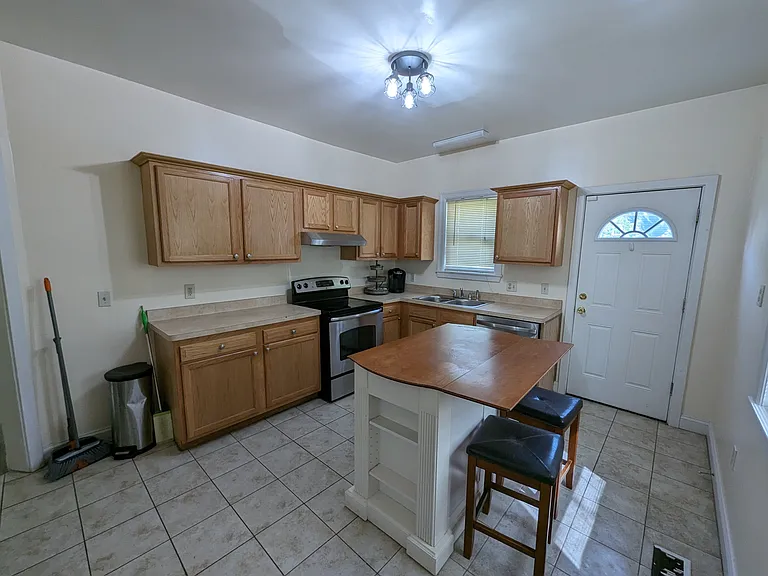 180 Lexington Ave — Photo 17