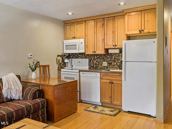 5th image of 247 Hi Country Drive Bld 11 #16
