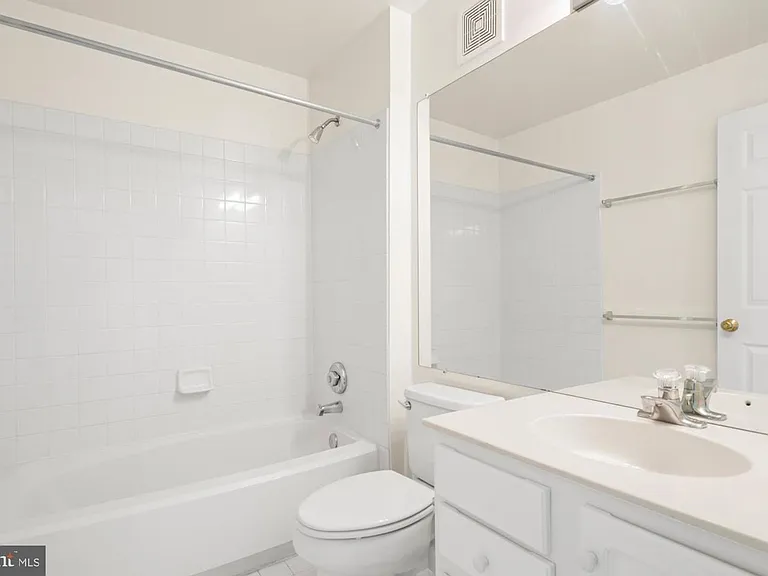 7014 Metropolitan Pl #302 — Photo 22