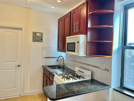 Rented by CitySites Real Estate Group | media 10