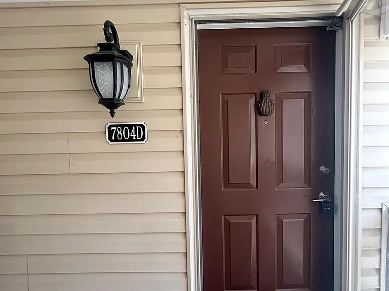 7804 Harrowgate Cir #D — Photo 5