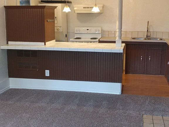 3rd image of 7 St Helens Ave Unit 3